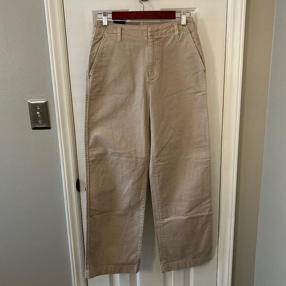 GAP Pants - NWT Gap Size 2 Loose Khaki Wide Leg Pants